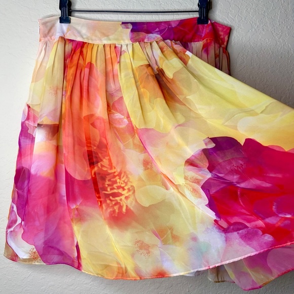 Liz Claiborne Pink Floral Sheer Skirt Size 12P Mini Pleat Layered Photo Graphic - Picture 5 of 11